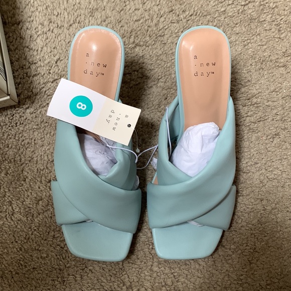 NWT Mule Heel - Picture 3 of 5